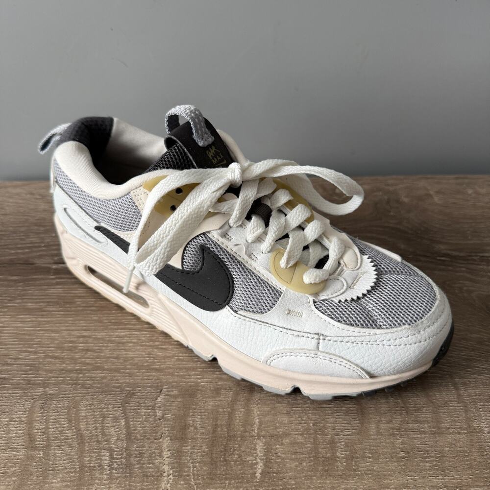Nike Air Max 90 Futura Womens Size 8 Gray Black White Shoes DZ4708-001